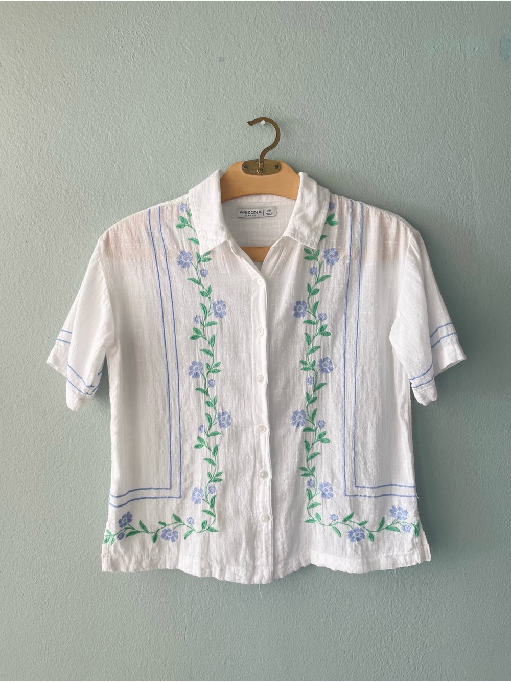 🌱5/$25🌱 Arizona | White Gauze Floral Embroidered Lightweight Button Down Blouse